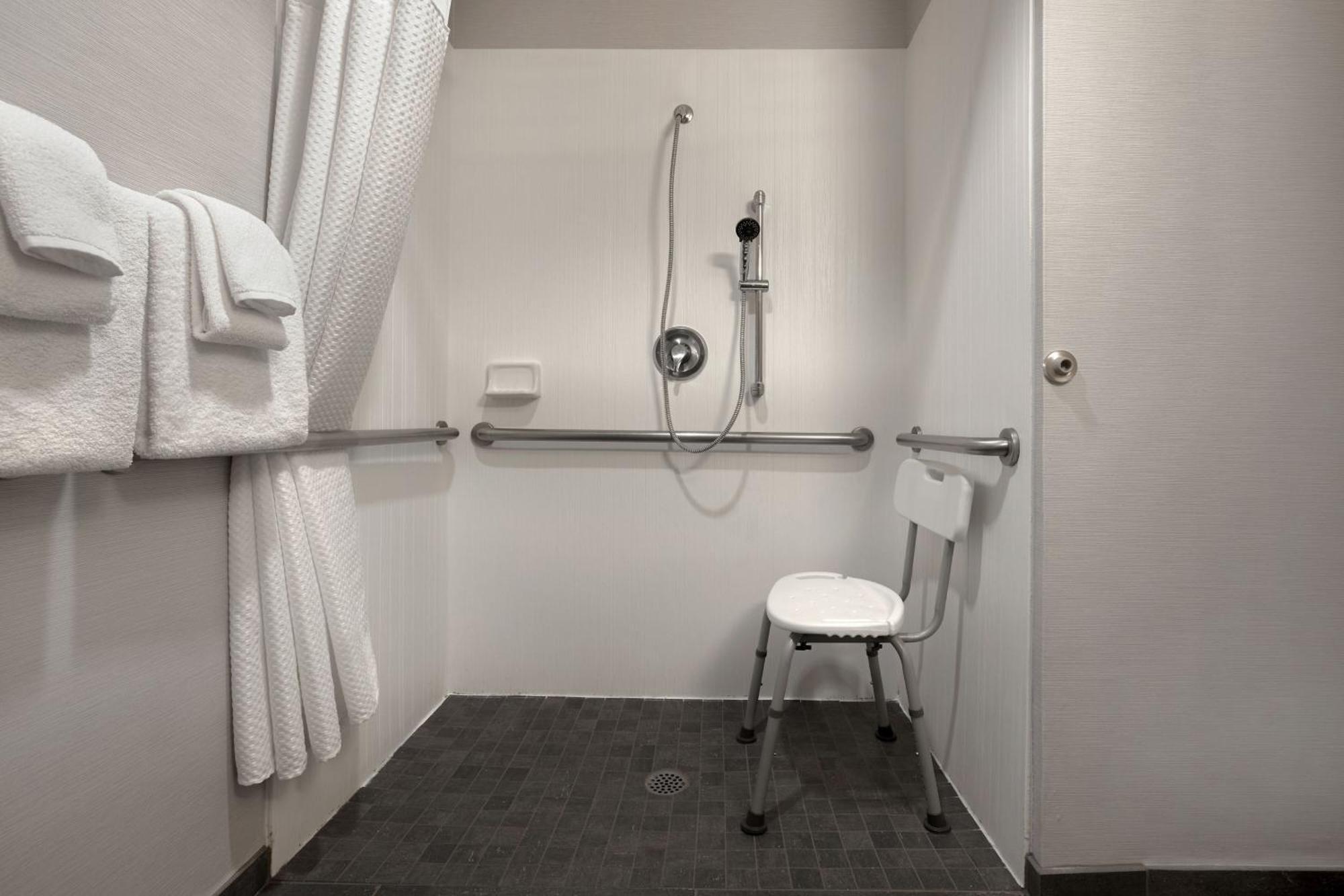 Courtyard By Marriott Portland Southeast/Clackamas Exterior photo
